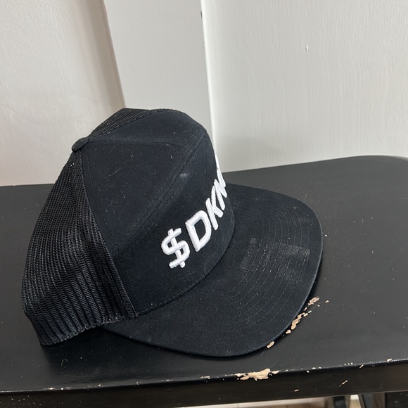 DRAFT KINGS SNAP BACK HAT W/ STOCK TICKER LOGO - Picture 3 of 3